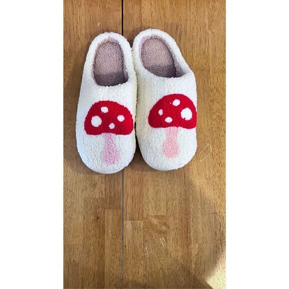MUSHROOM FUZZY FLEECE SLIPPERS WHITE/RED WOMENS SIZE 9 - Picture 4 of 8